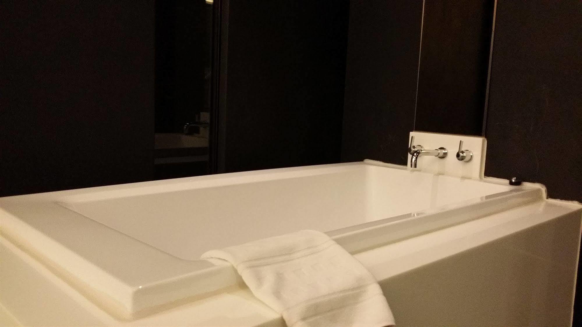 Hotel Oscar Suite Кунсан Экстерьер фото